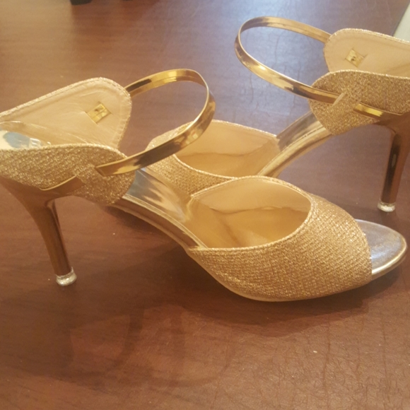 Shoes - Picture 5 of 5